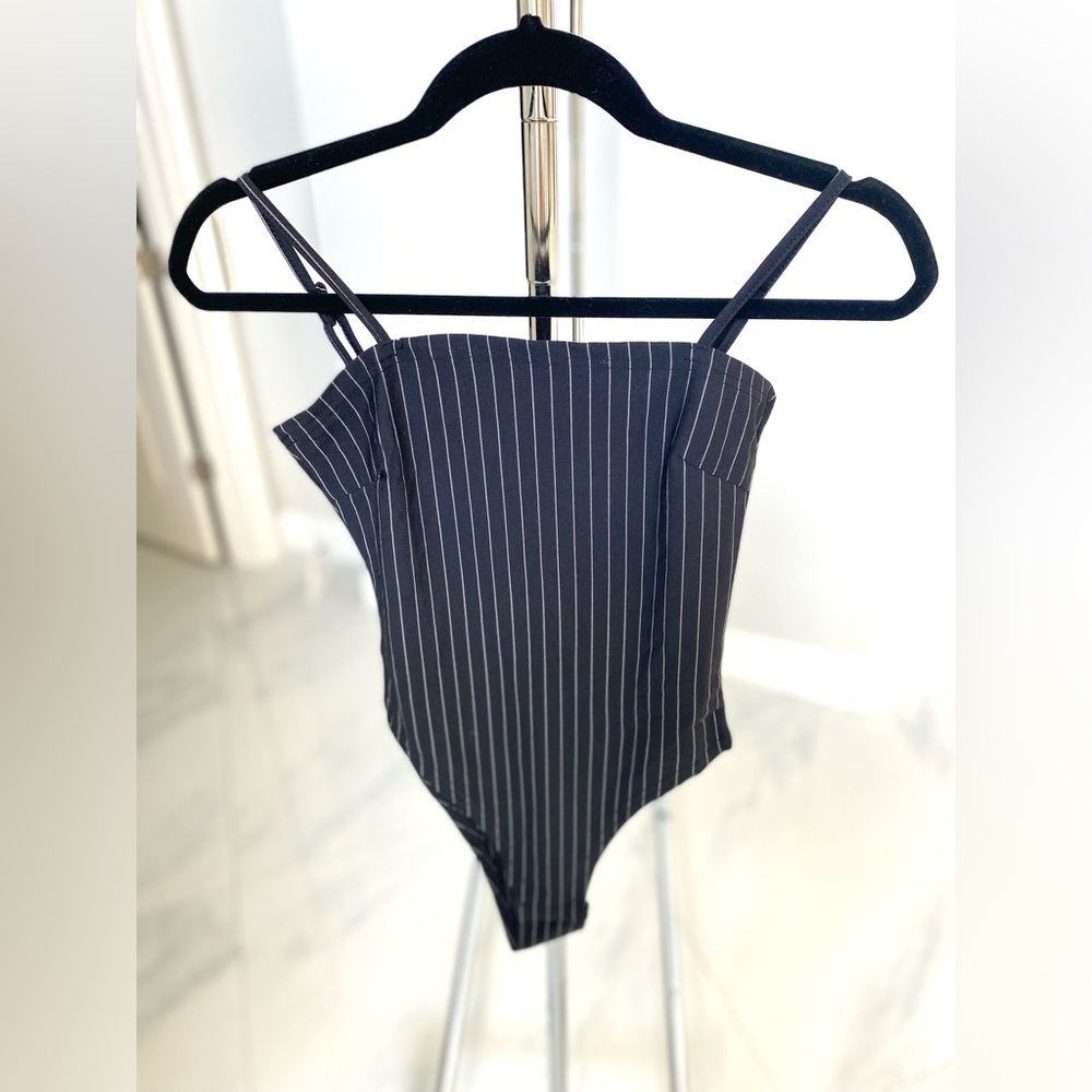 Black bodysuit with white pinstripes NWT size Medium - Picture 5 of 14
